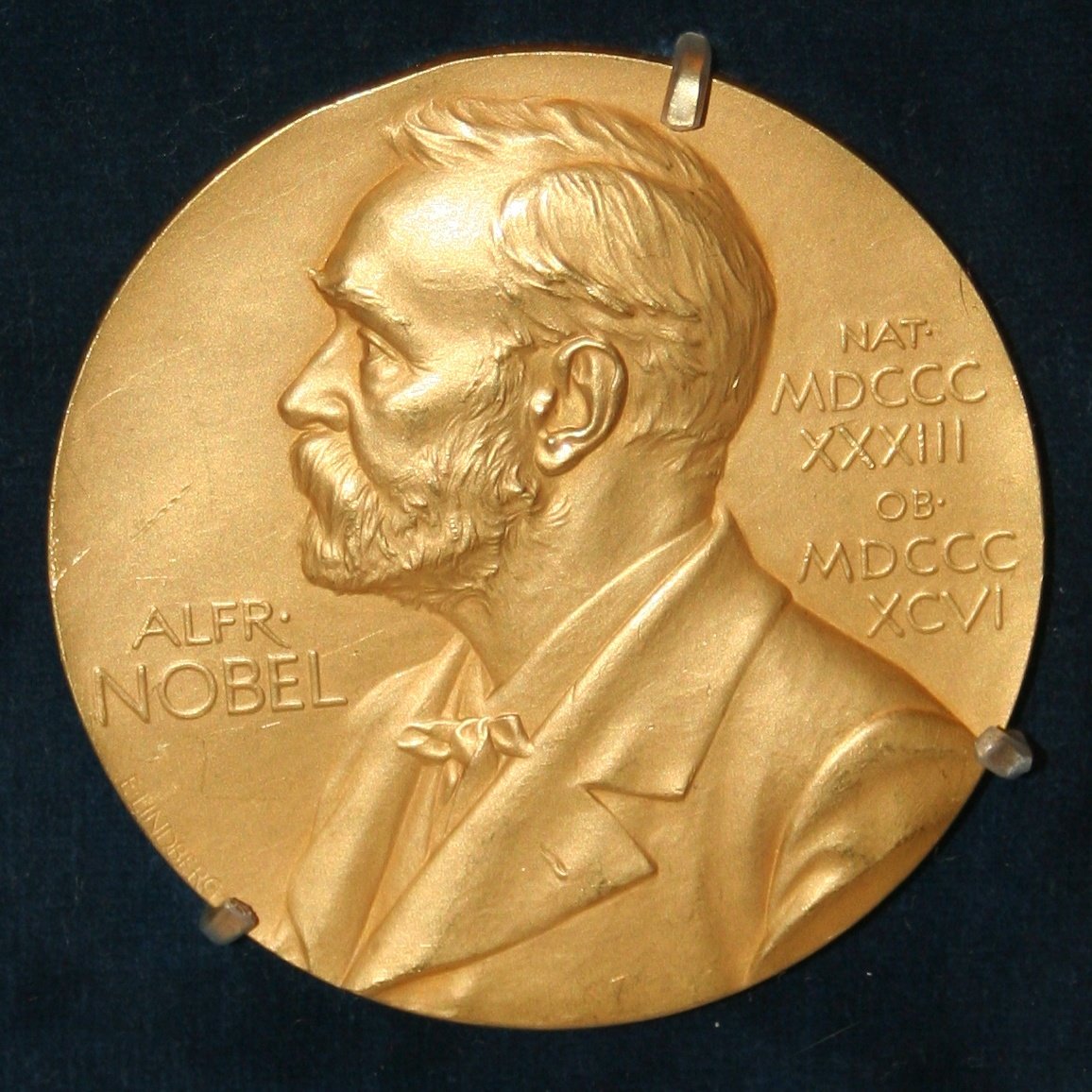 gold nobel peace prize from 2016